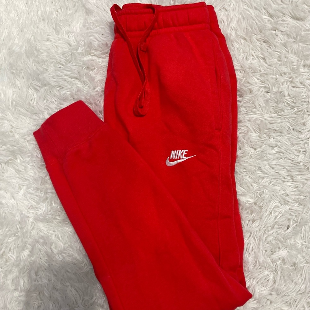 COPY - NIKE red jogger sweatpants. Barely worn in good condition size small.